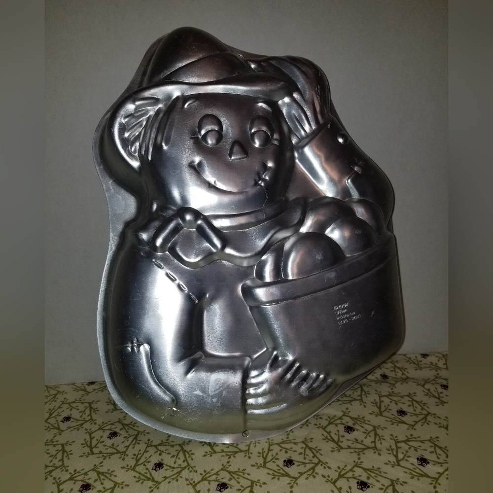 Vintage 1998 Wilton Scarecrow Cake Pan model 2105-2001
